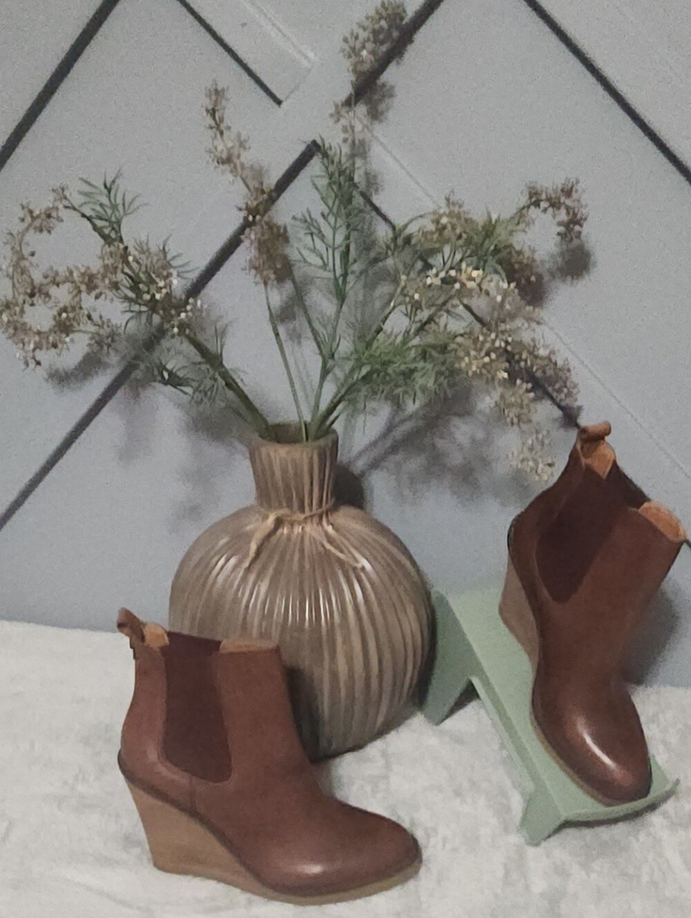 Lucky Brand Tan Brown Wedge Chelsea Booties